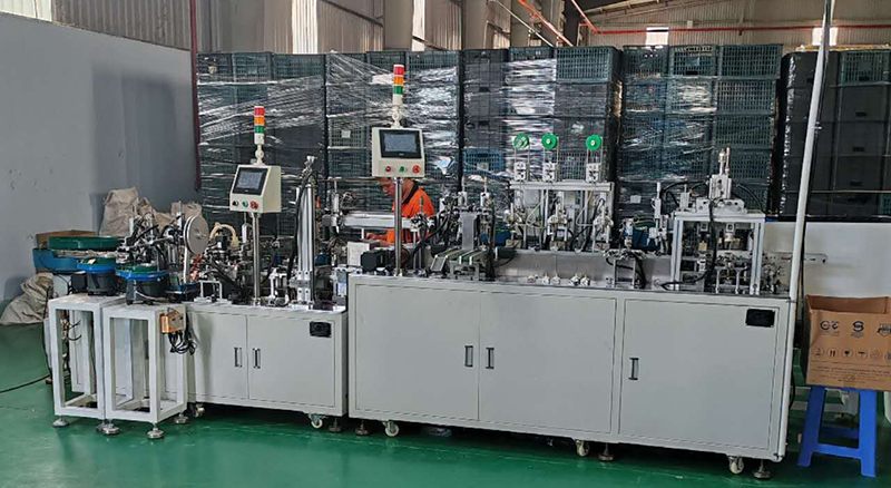 長款玩具燈自動(dòng)組裝線